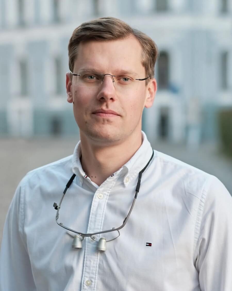 Dr. Rendijs Dronka Sertificēts zobārsts